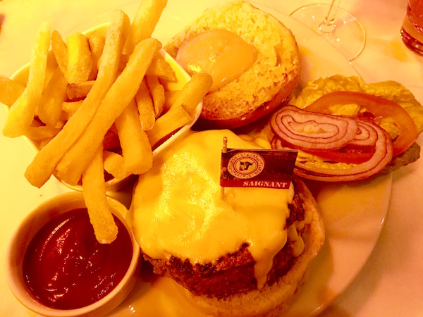 Burger at the L'Etoile 1903