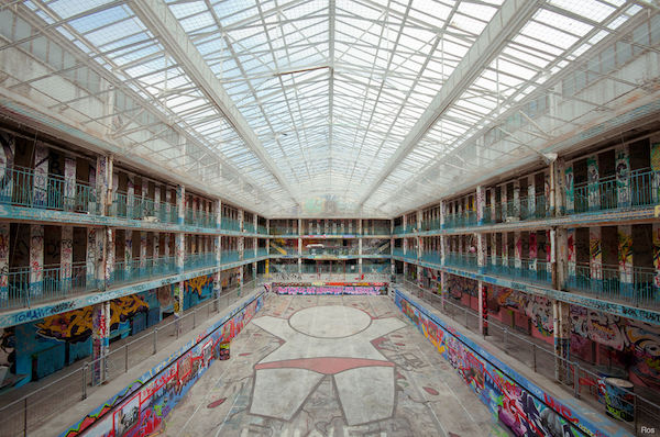 Piscine_Molitor,_Paris,_France